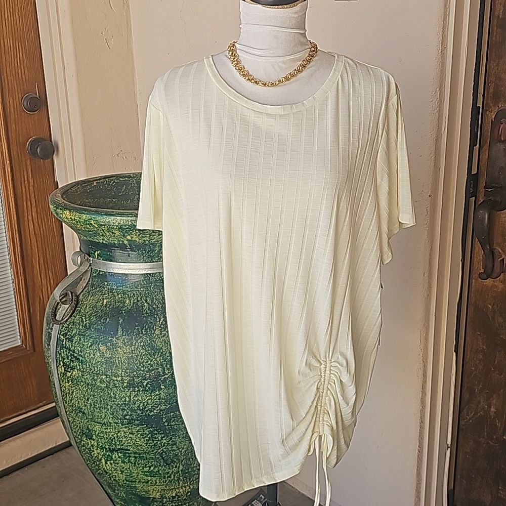 Pale yellow pullover top by Vera Wang size 2X